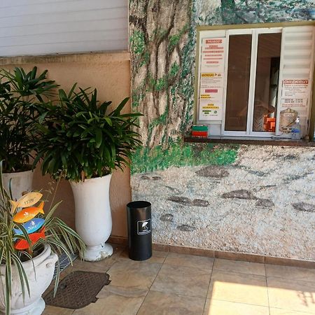 Pousada Parque Suites Estacionamento E Piscina 과루자 외부 사진
