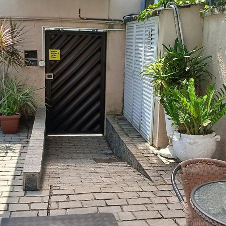 Pousada Parque Suites Estacionamento E Piscina 과루자 외부 사진