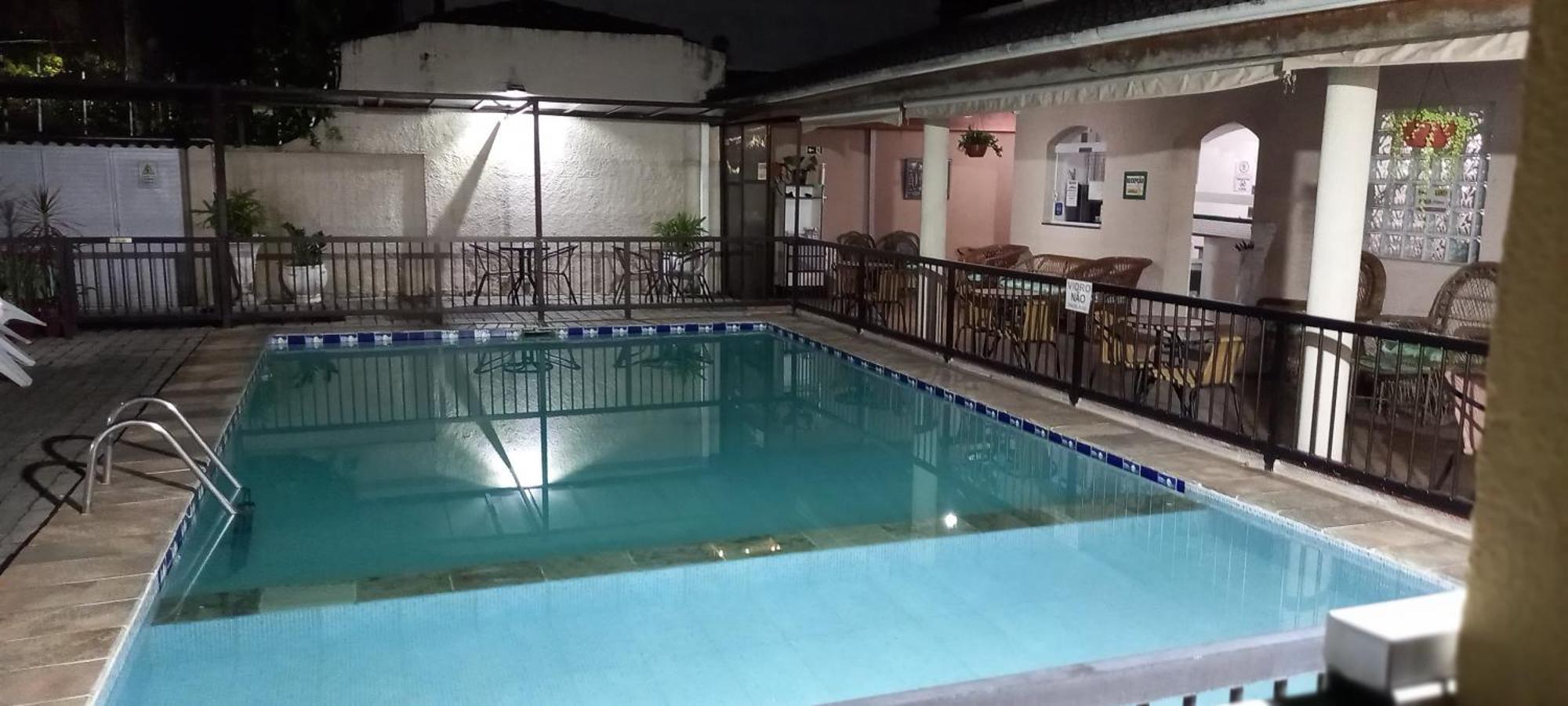 Pousada Parque Suites Estacionamento E Piscina 과루자 외부 사진