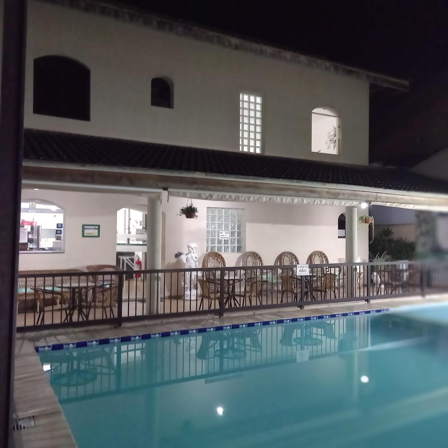 Pousada Parque Suites Estacionamento E Piscina 과루자 외부 사진