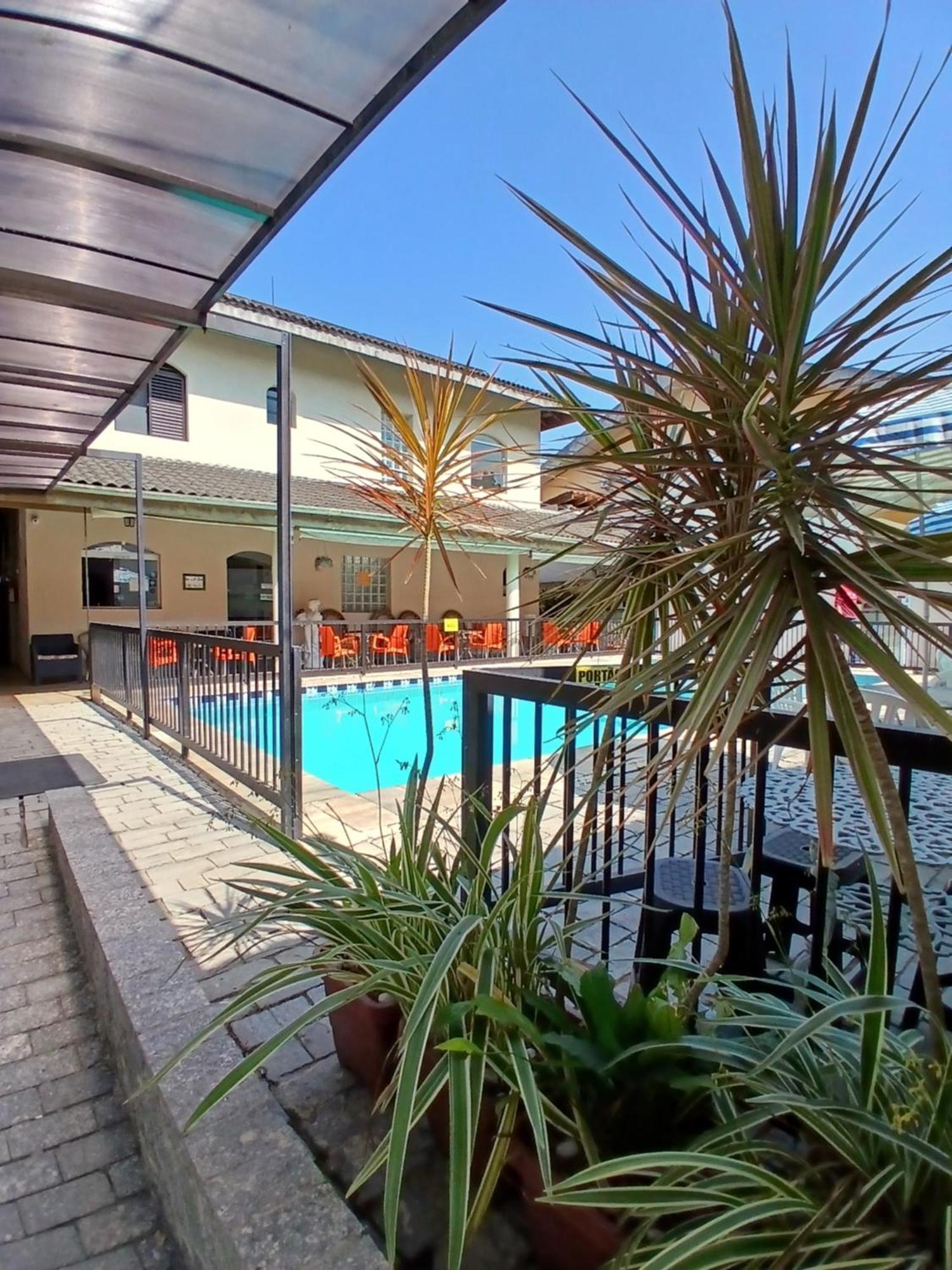Pousada Parque Suites Estacionamento E Piscina 과루자 외부 사진