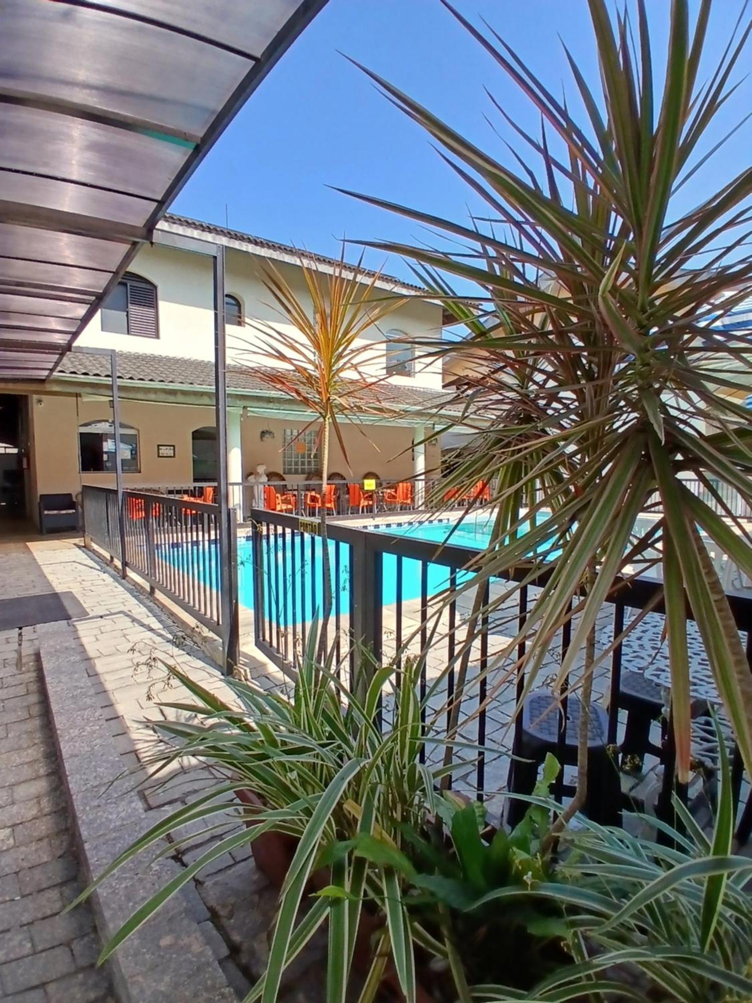 Pousada Parque Suites Estacionamento E Piscina 과루자 외부 사진