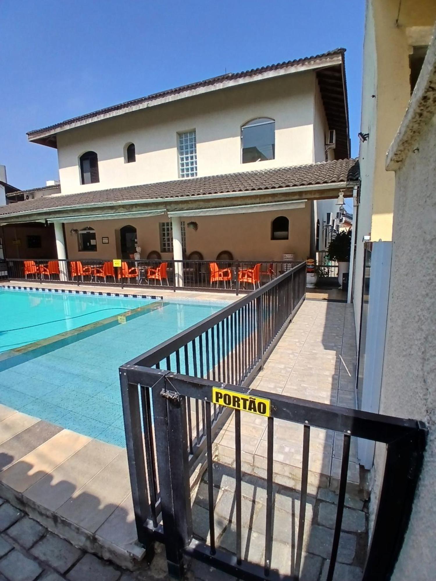 Pousada Parque Suites Estacionamento E Piscina 과루자 외부 사진