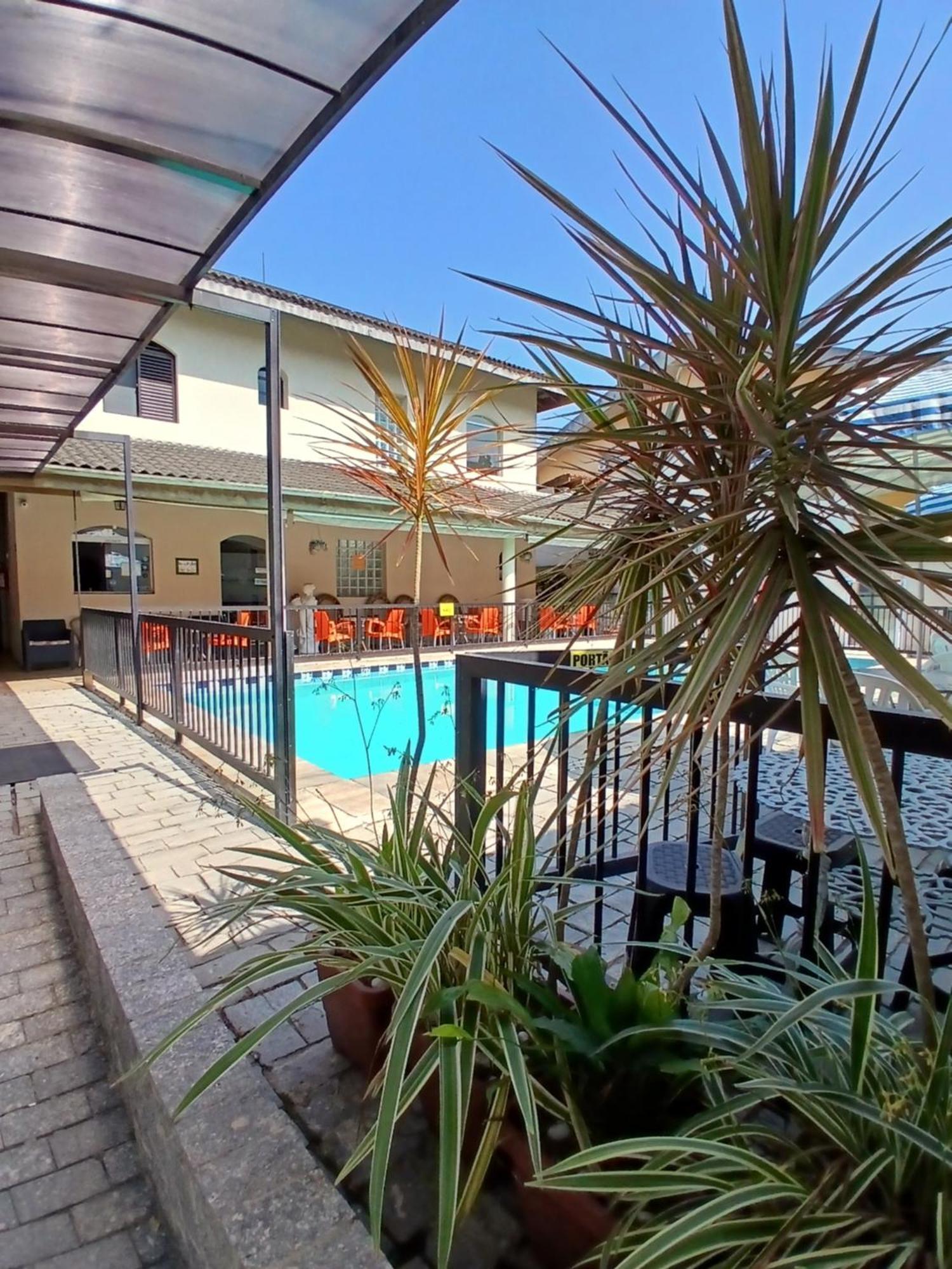 Pousada Parque Suites Estacionamento E Piscina 과루자 외부 사진